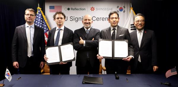 Reflection AI CEO Misha Laskin (second from left), US Commerce Secretary Howard Lutnick (center) and Shinsegae Group Chairman Chung Yong-jin (fourth from left) pose for a photo at the signing ceremony in San Francisco on Monday. (Shinsegae Group)