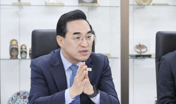 Budget Minister nominee Park Hong-keun speaks during a policy meeting on March 17. (Yonhap)